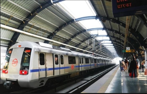 Kite threads delay Delhi Metro service on Blue line